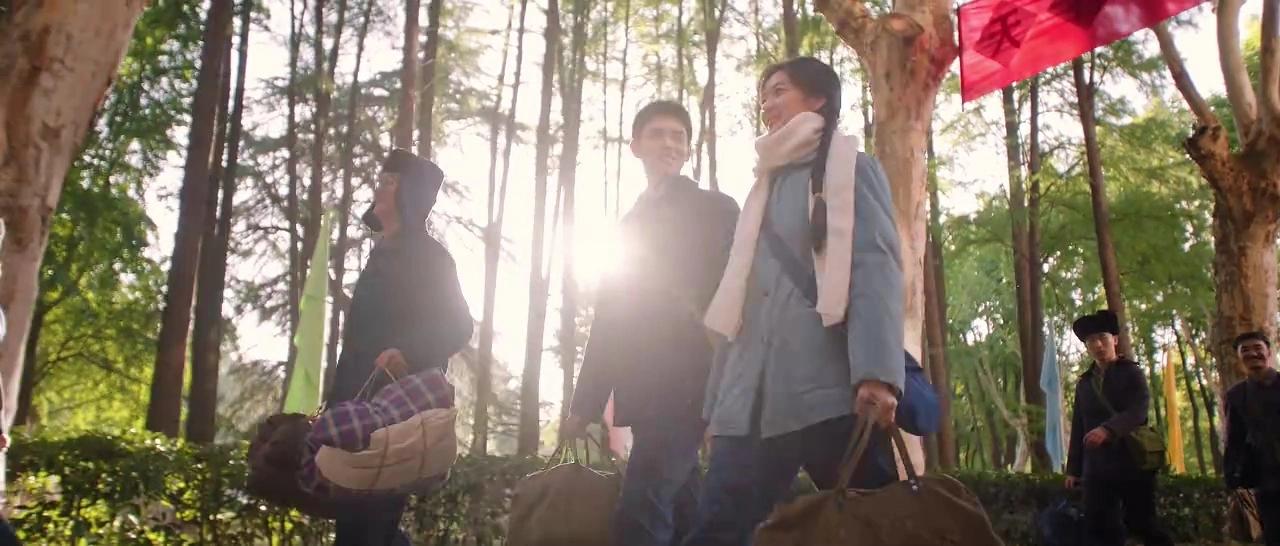 费霓和方穆扬一起考进大学，方穆扬说了一句话特别感动。他说，自己不喜欢上学读书，但