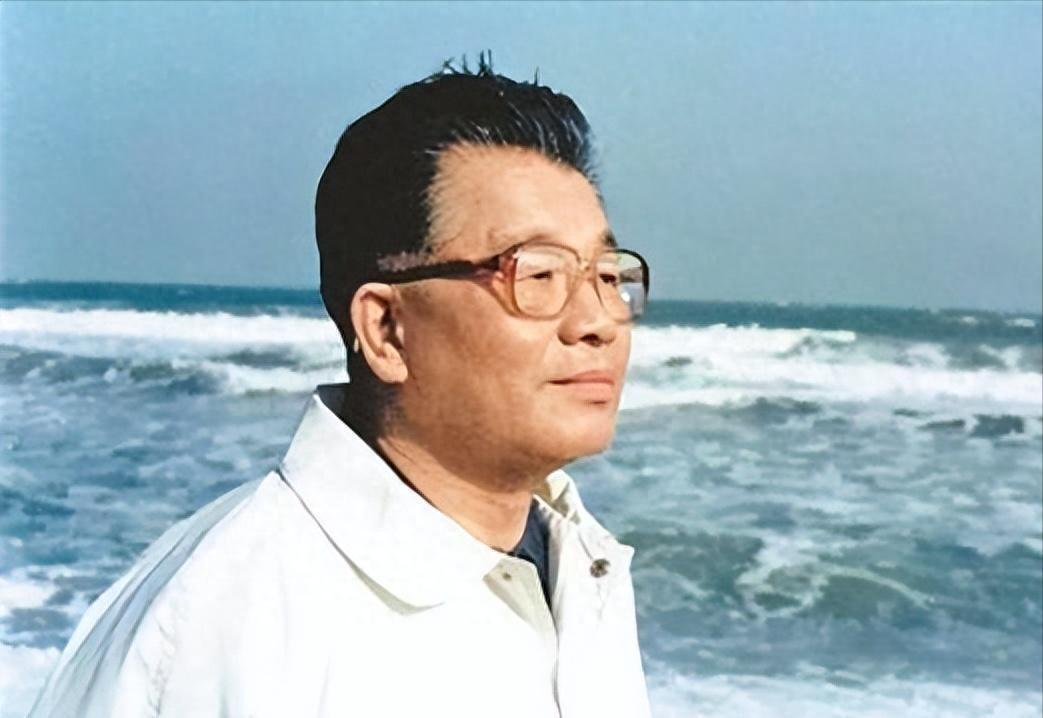 吴南生目睹汕头如今满目疮痍，心中悲痛：当年拼死革命，为何只换得如此结局？
197