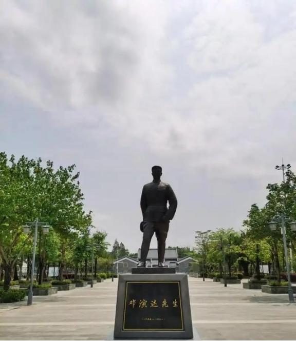 蒋介石直言：能取代我的只有两个人，一个是毛泽东，一个已被我杀。

提起民国那段风