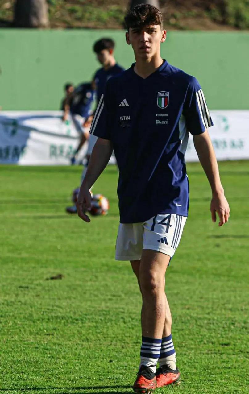 🇮🇹意大利足球🇮🇹
在意大利U17抗击西班牙的战斗中连续进球的中场球员萨
