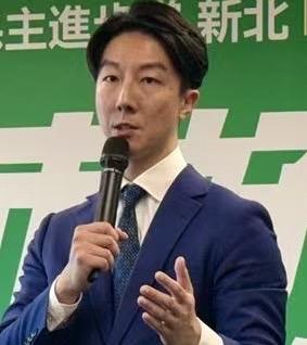 代表民进党门面的秘书长徐国勇、发言人吴峥的水准让人摇头，难怪民进党支持度越来越低