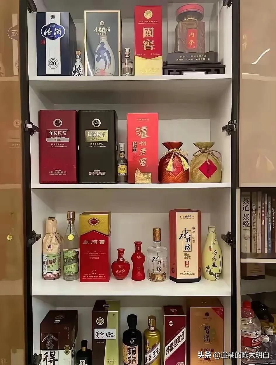 酒柜里的这些酒，你觉得哪瓶酒最值钱？