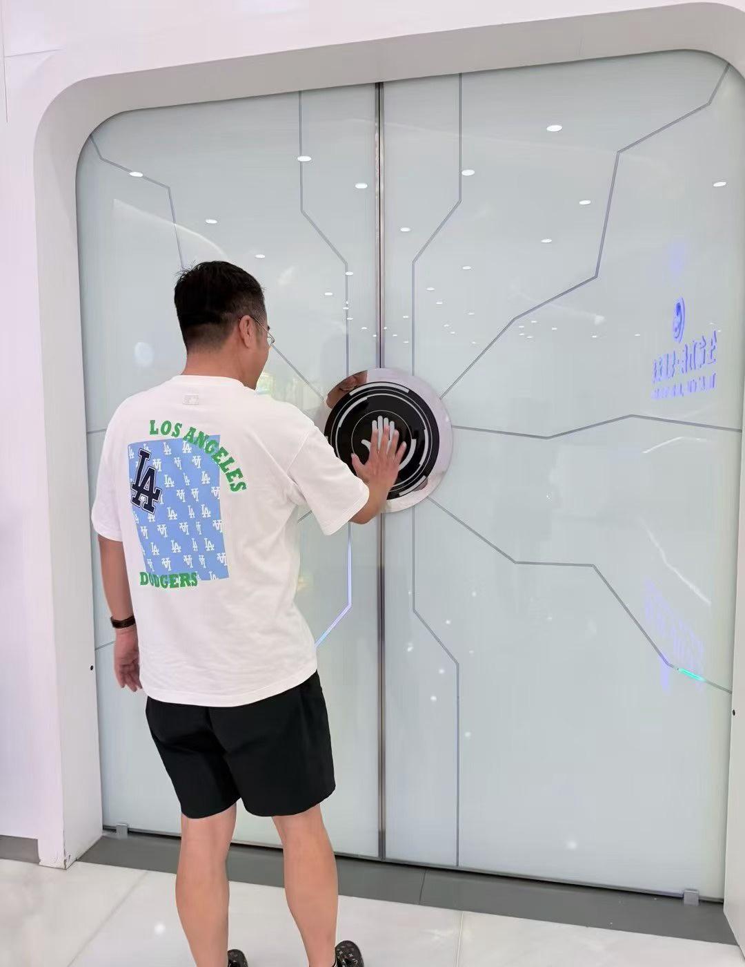 量化交易
投资的本质动作是等待，如果你天天想着买进卖出，你的对手就会直面量化交易