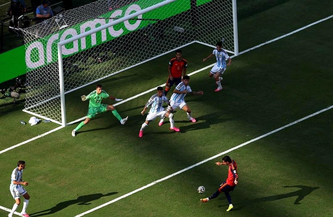 身价翻一倍，结果被1-0带走。梅西都带不动，阿根廷这球输得真有点看不懂。

西班