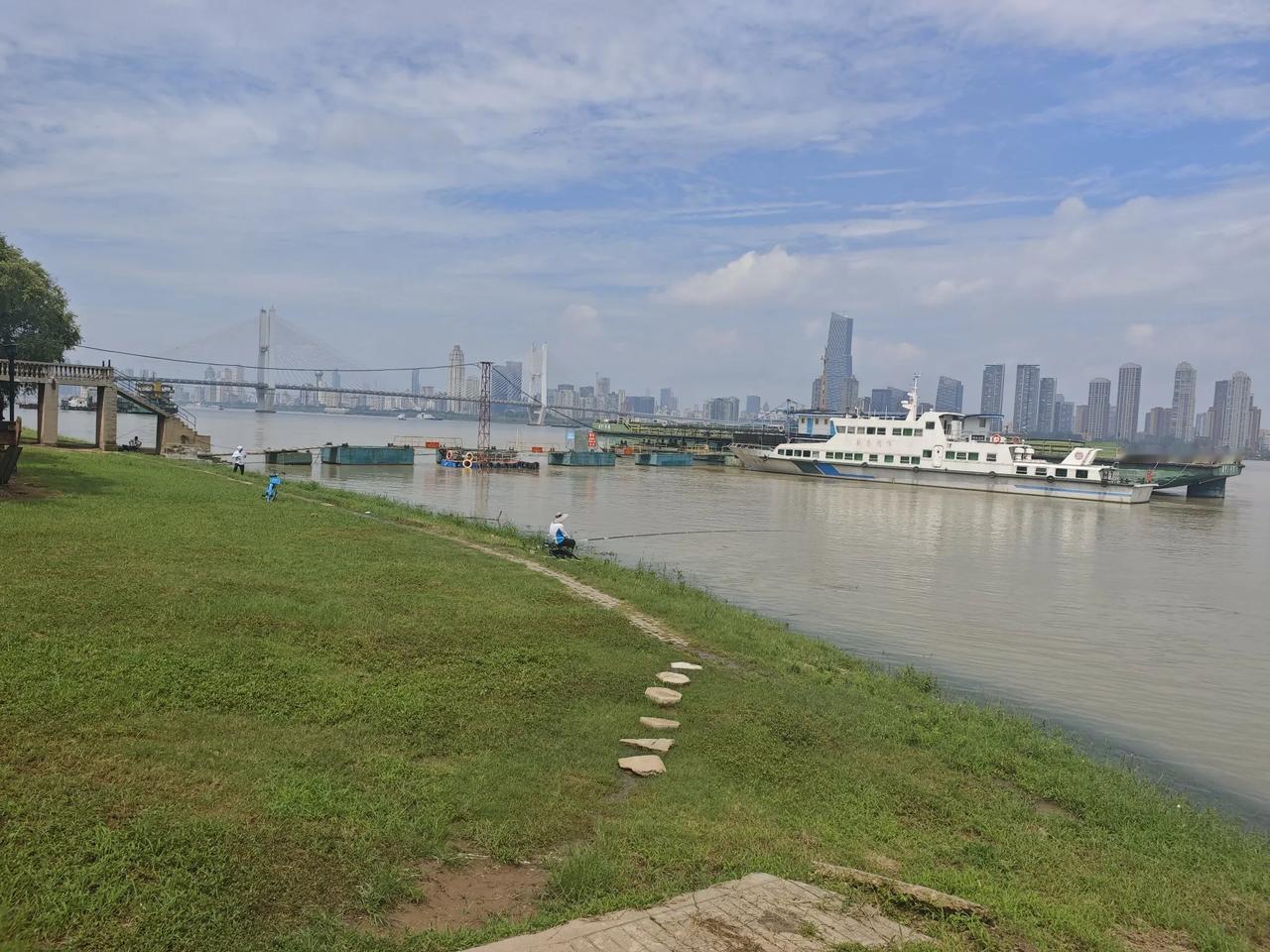 当前中欧俄关系的复杂态势，与战国时期齐、秦、楚三强并立的格局有相似之处。欧盟如同