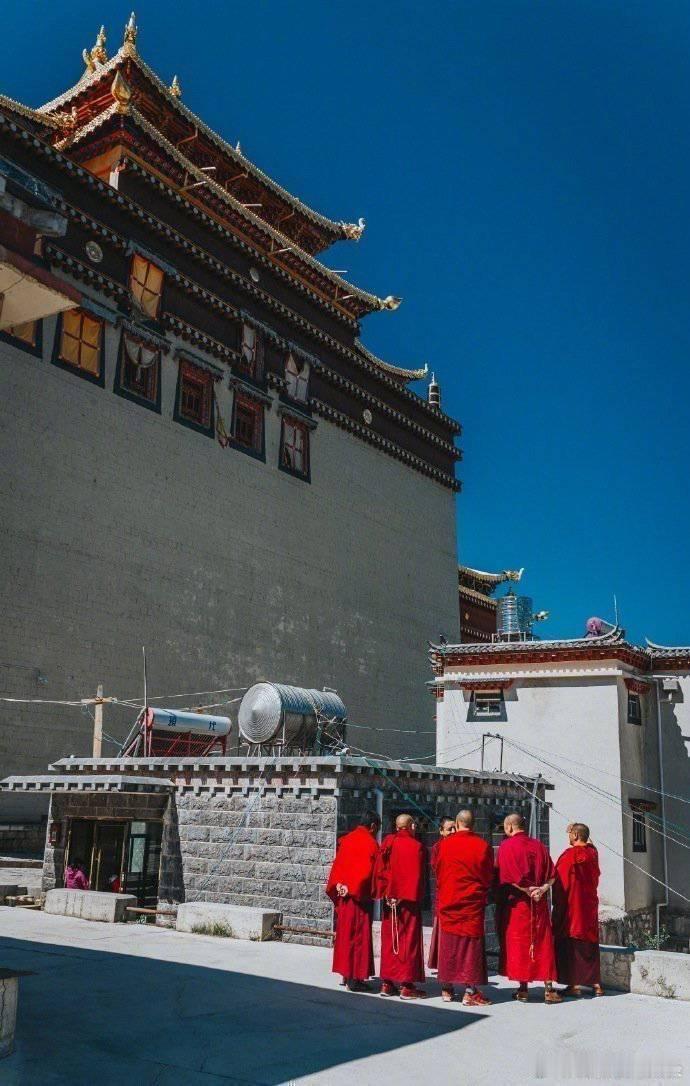 香格里拉松赞林寺心灵牧者的信仰天堂[浮云] ​ via:  极品游记云南旅行攻略