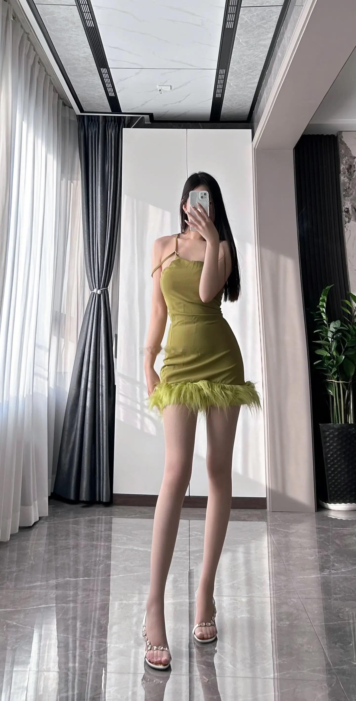 同学们，上课要注意力集中哦，不许东张西望哦 ​​​