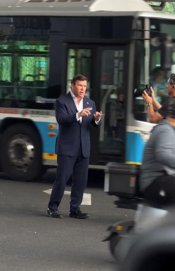 5月13日下午，福克斯政治新闻频道一哥布雷特·拜尔（Bret Baier）在北京