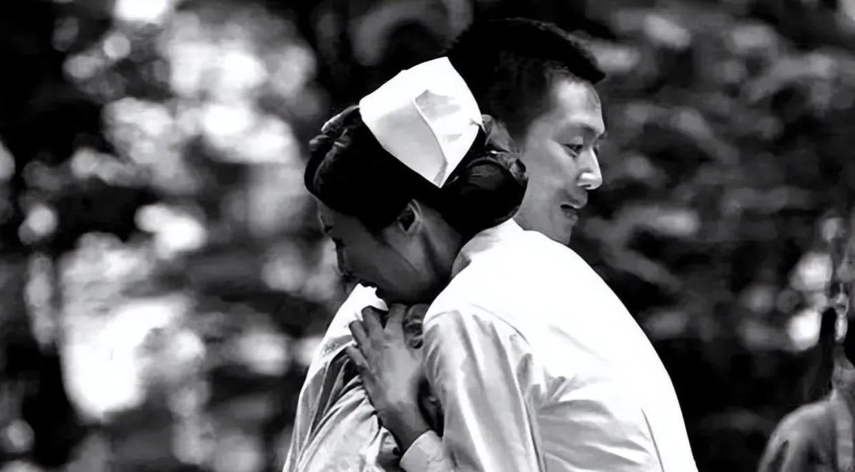 1945年，远征军刘运达不顾众人反对，坚决迎娶日军女女战俘。32年，他竟然发现妻