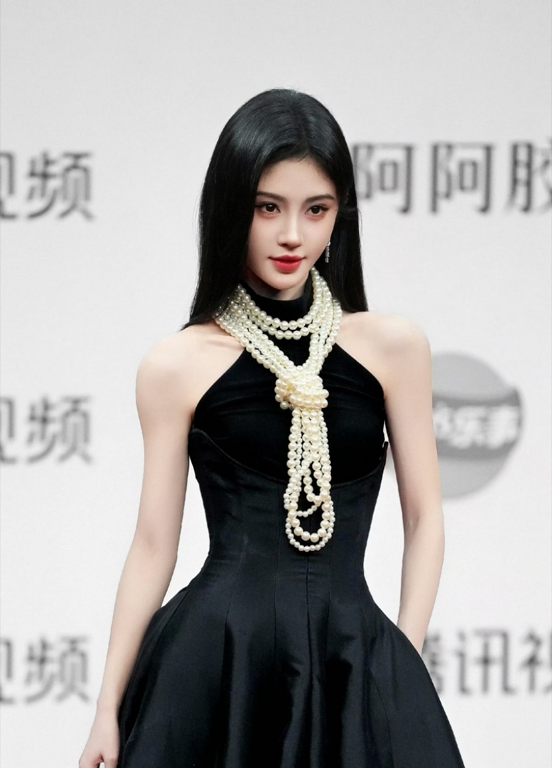 女神级别的鞠婧祎好美！此女是神！希望你好运连连，事业更上一层楼