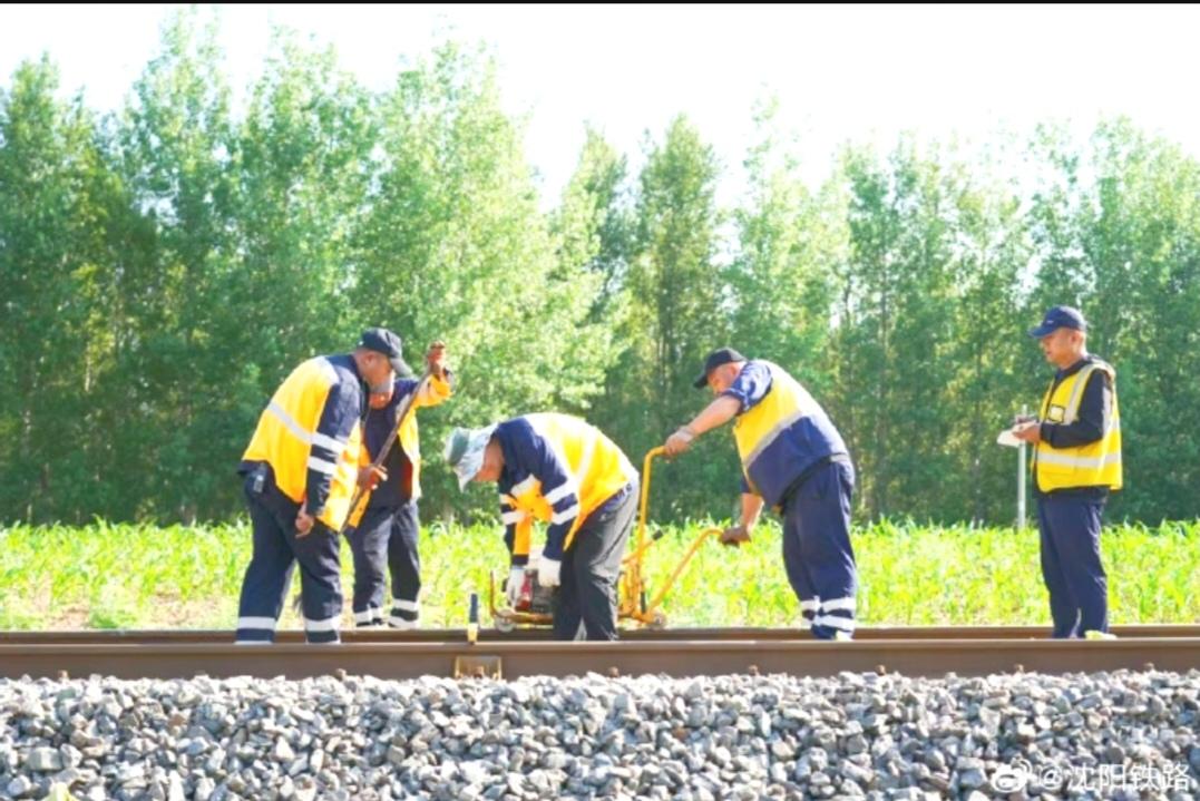 徐州小伙辞去铁路机修工作能找到好工作吗？
人各有志，徐州小伙辞掉铁路机修工每月1
