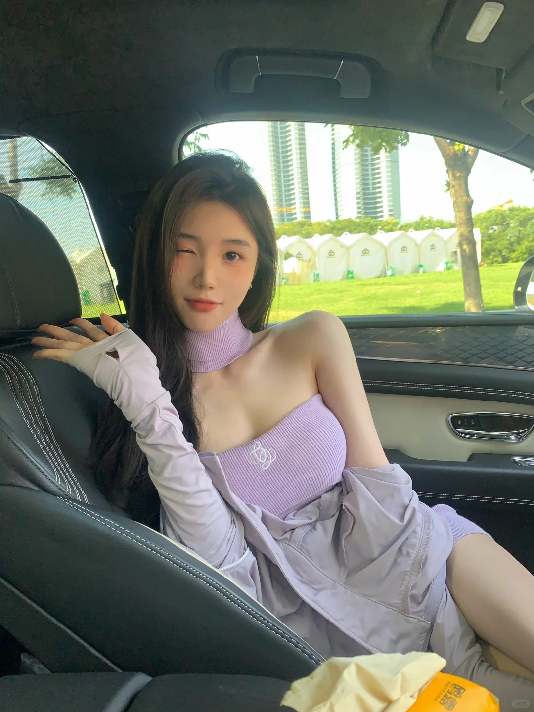 美女开车防晒