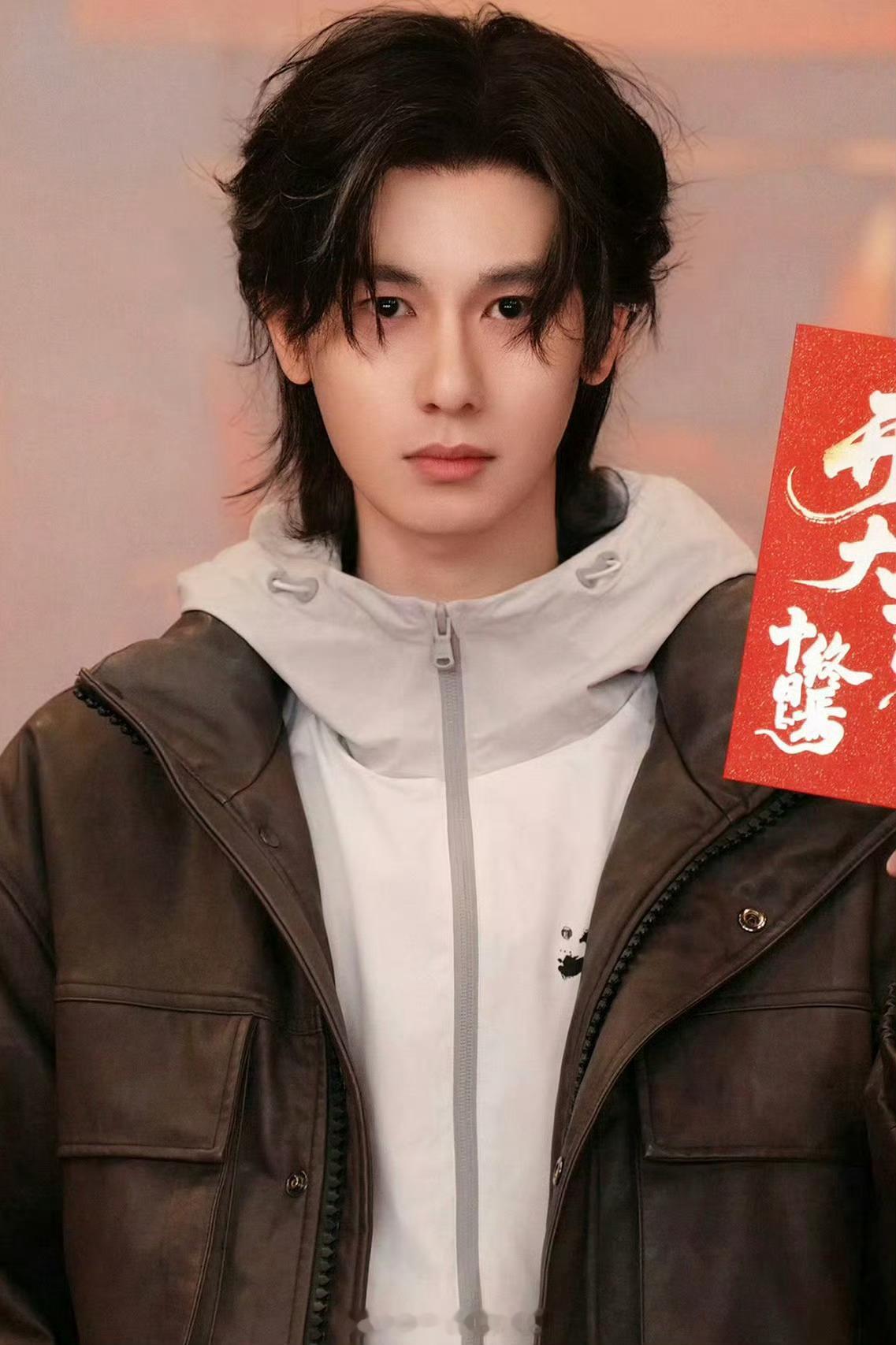 胡先煦长成大家伙不敢高攀的模样了，帅哦🤣十日终焉开机