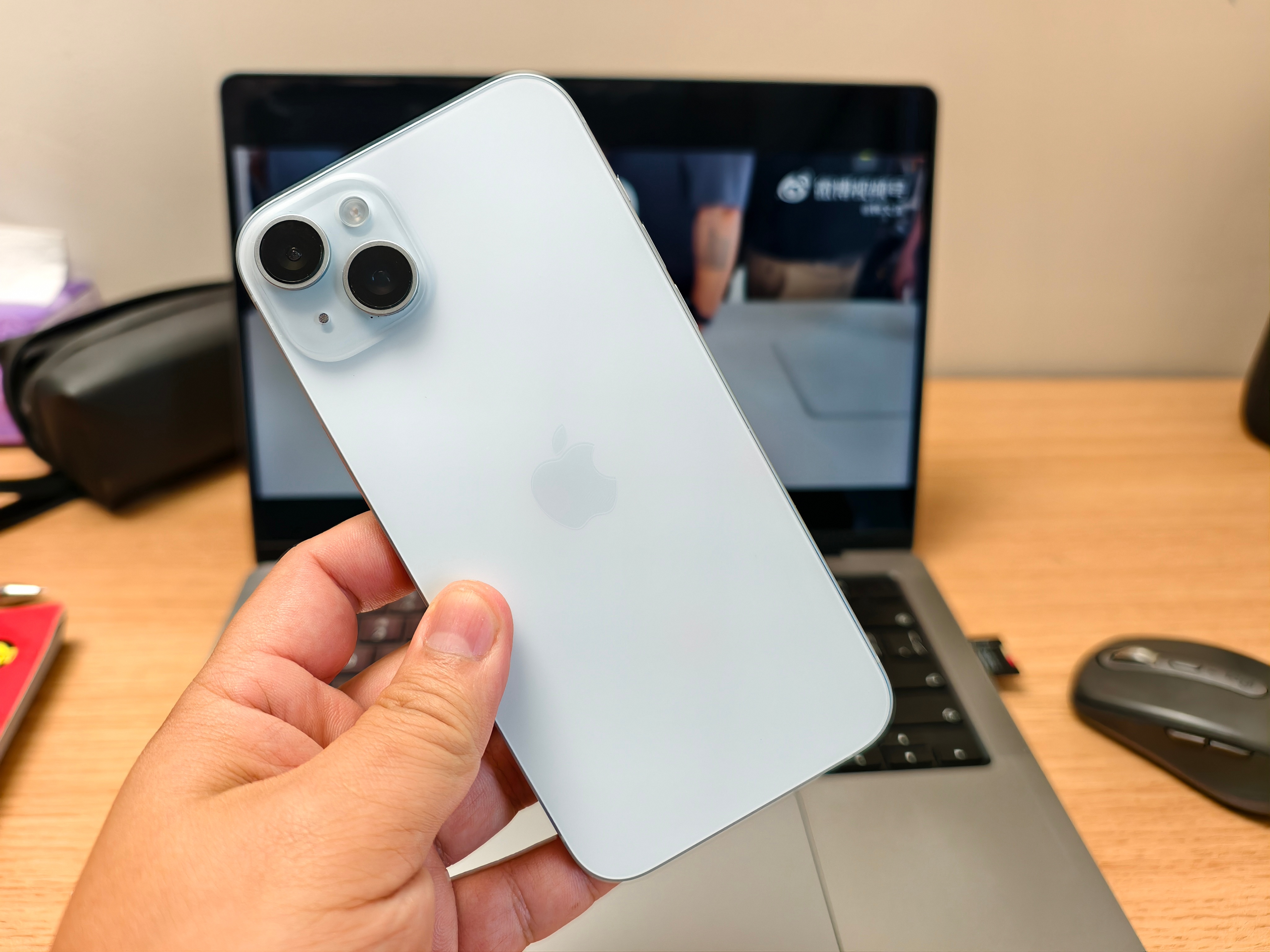iPhone 17 Air的蓝色是不是和我这台iPhone 15 Plus的蓝色