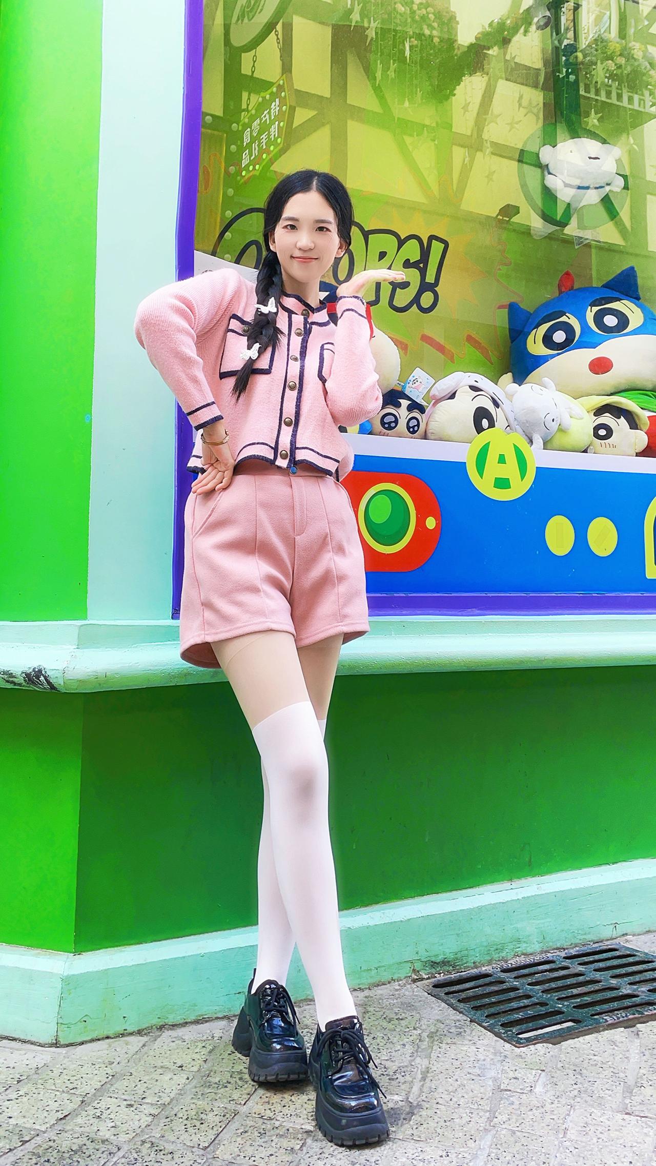 今天也要用喜欢的穿搭，把平凡日子过成诗。种草激励计划 美女 过膝袜 白色丝袜