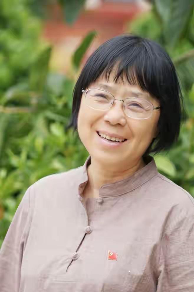 人民日报发文，揭张桂梅真实现状，卸任华坪女高校长传闻早有真相  
本文信源来自权