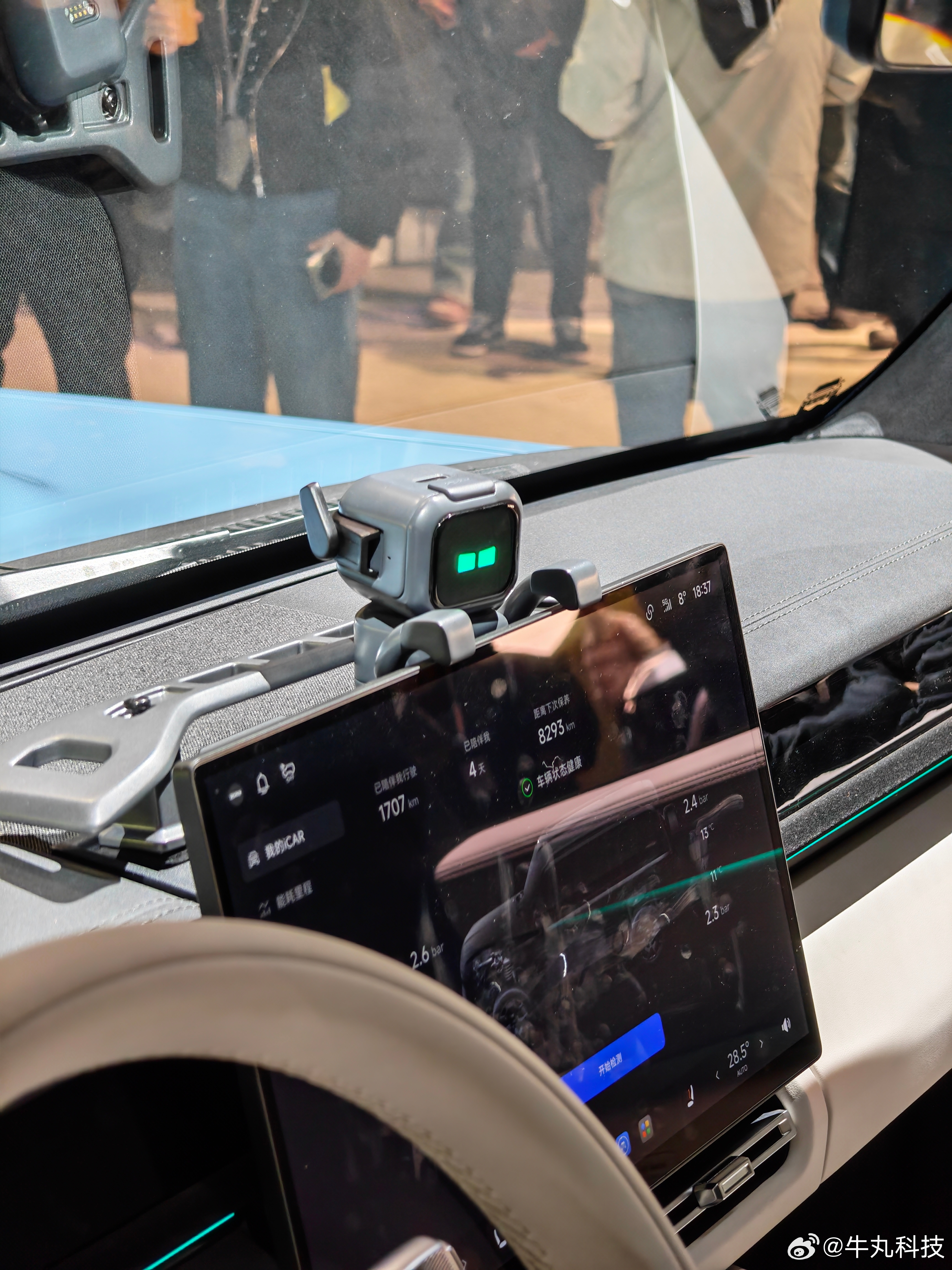 哦吼 牛哥已经抵达iCARV27发布会现场了！各种各样改装的V27尽收眼底，个个