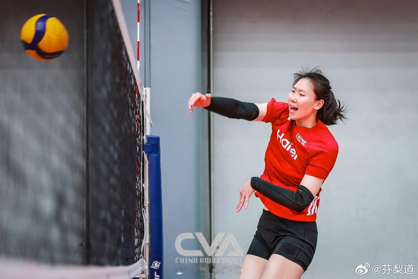 中国女排2026女排亚锦赛积极备战中的瓜女…… 