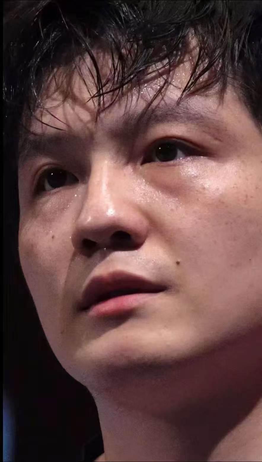 看到樊振东输了，我老公落泪了。
作为资深球迷，一句话说出了输球真相，他说：小胖这