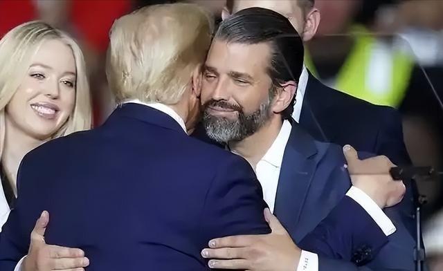 美国有可能再出父子总统~~~

根据最新民调，现在共和党内下届总统候选人的支持率