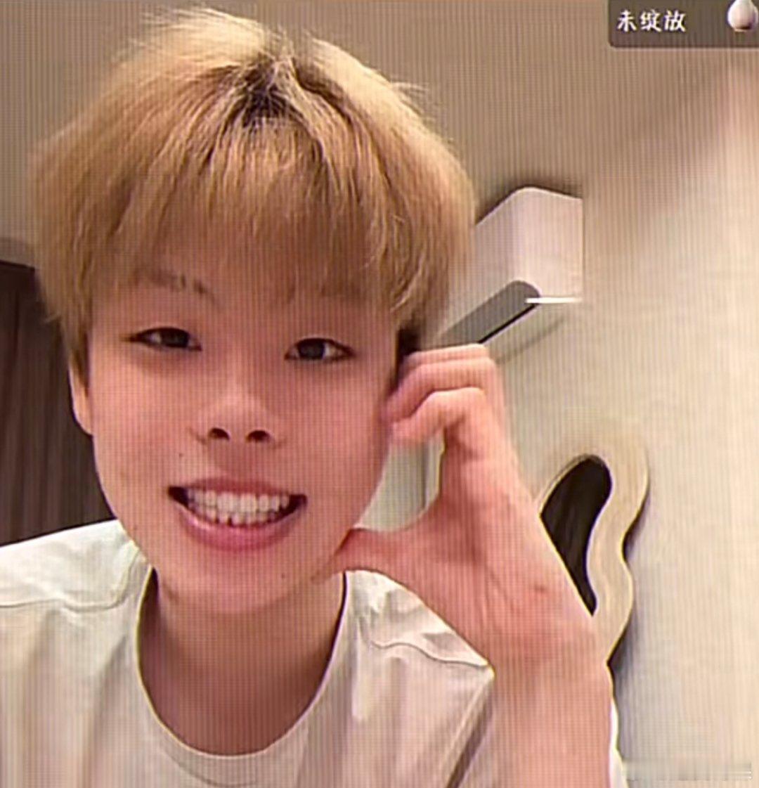 速滑齐天大圣赛场外另一面不一般的黄毛小孩哥