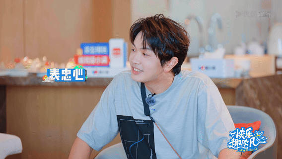 颜人中翻身做秦昊的二把手以前连床都不敢躺，现在敢在秦昊面前喊“昊哥”了。这哪是翻