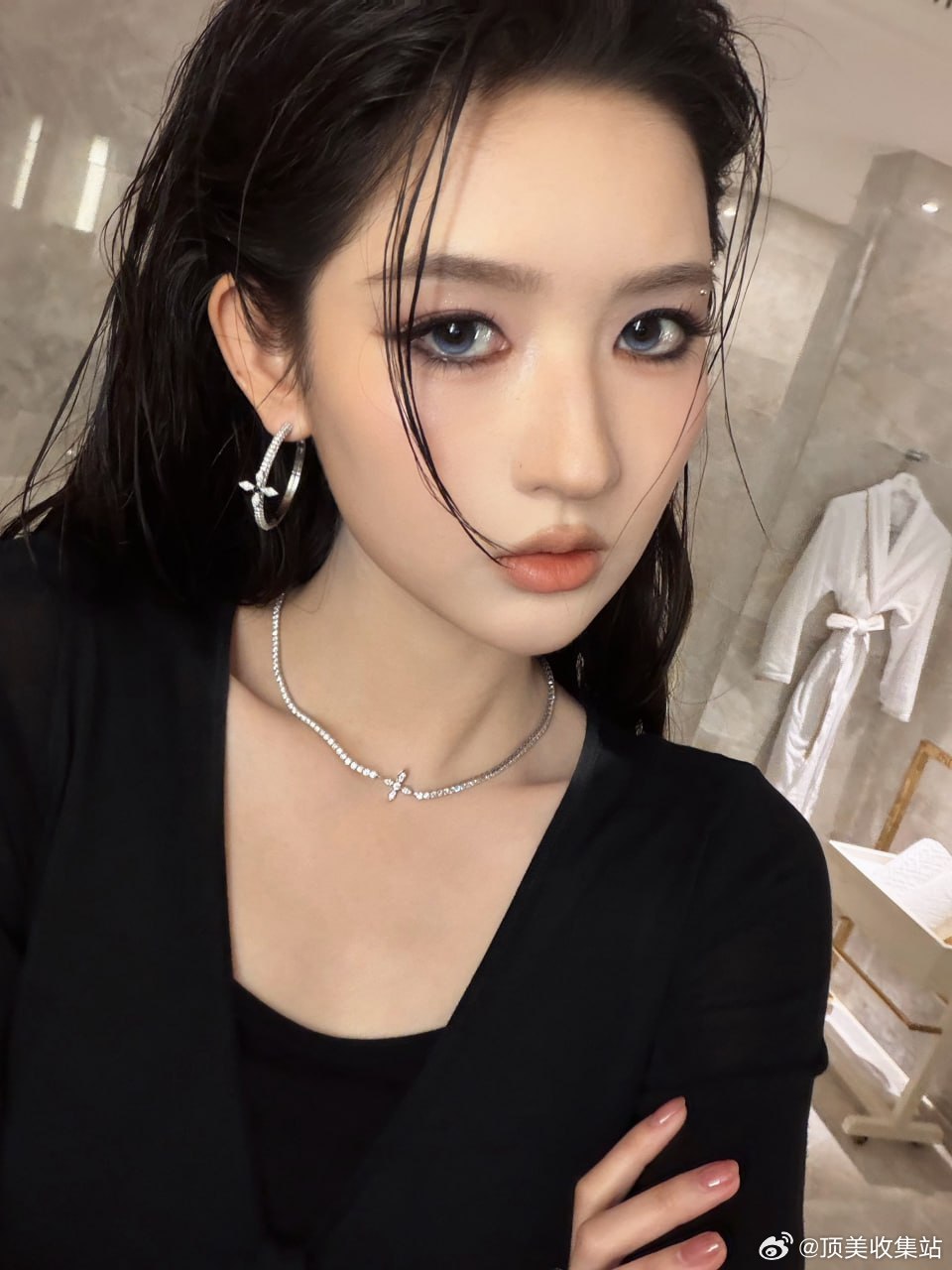 王玉雯看垃圾的眼神 