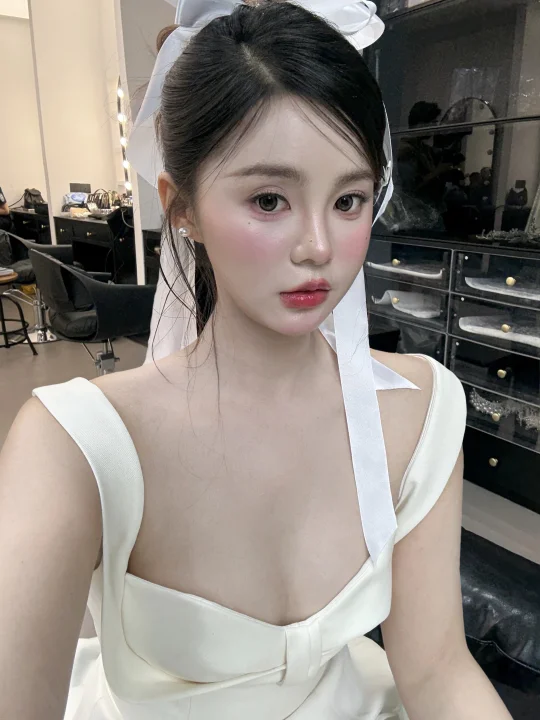 电子龟龟 这个妆容和发型去领证能出洋相不