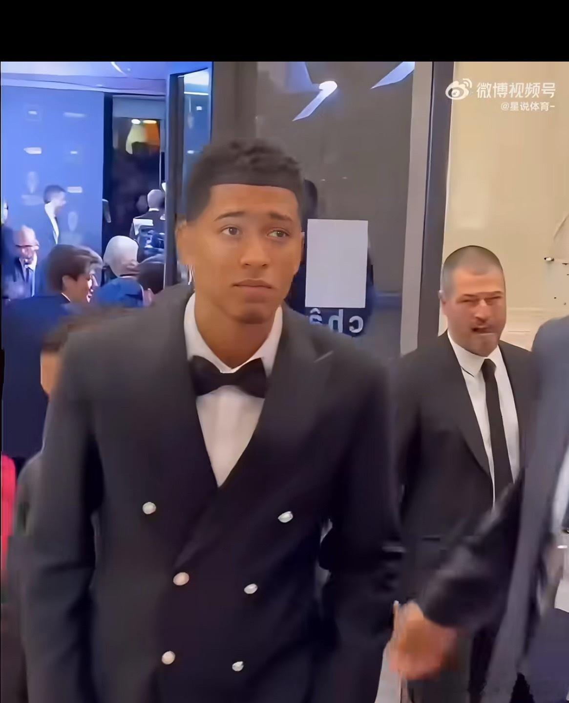贝林厄姆FIFA实力榜第三常常听说贝林厄姆是被足球耽误的超模，让人忽略了他的实力