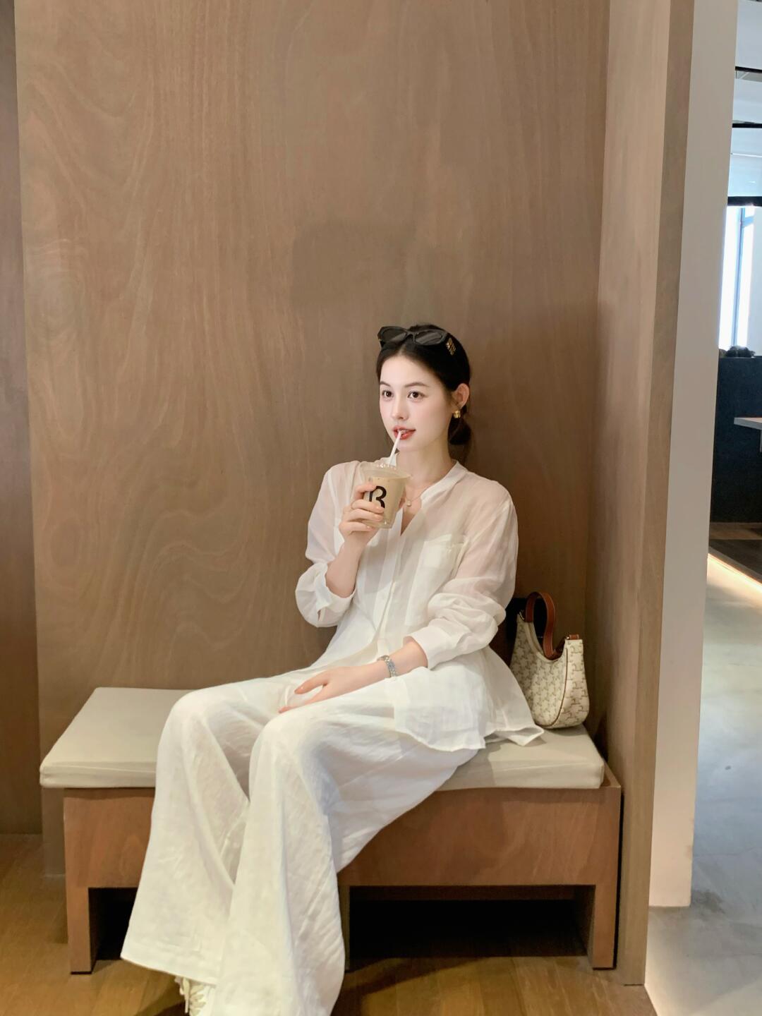 永远爱白衬衫☕️