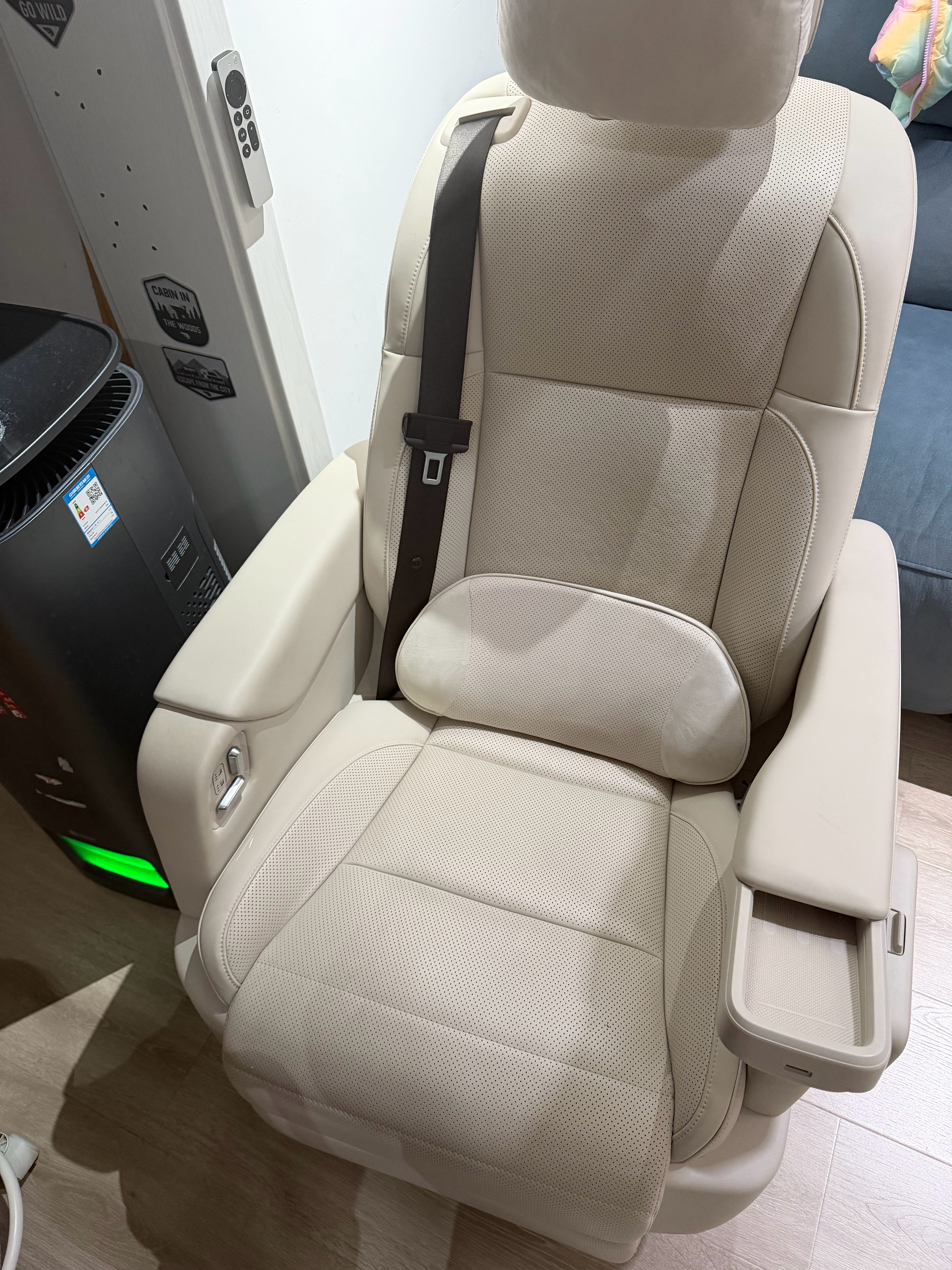 给家里的老MEGA座椅买了个腰靠，挺舒服的。原因是坐垫太长，必须一屁股坐到底腰部