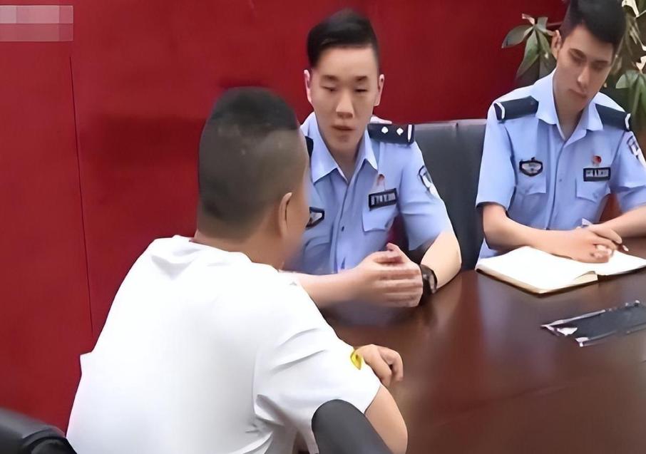 “人傻钱多？”2019年，上海一富商婚内出轨，养情人生下3个孩子，总花费2000