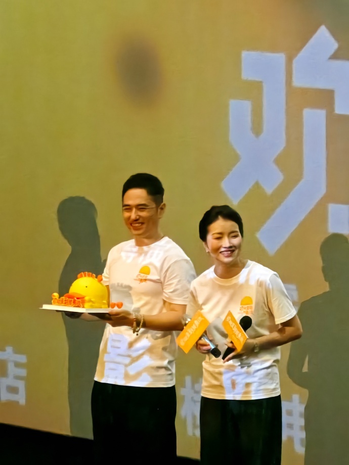 #于适为西湖醋鱼正名# 噗哈哈哈，于适吃西湖醋鱼吃出了一种珍馐美味的感觉，此刻仿