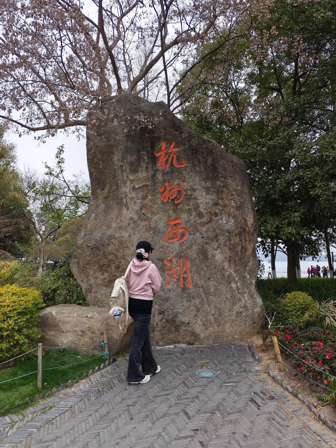 春风十里，不及相遇有你，晴空万里，不及心中有你，别人再好，与我无关。以后的日子，