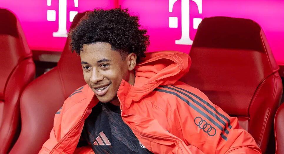 据德国媒体《慕尼黑晚报》记者Maximilian Koch撰写专栏，谈到了拜仁青