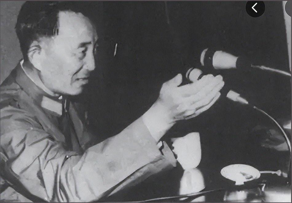 1957年，张爱萍裁撤40万公安军，罗瑞卿黯然离开，两年后成他上级。
 
新中国