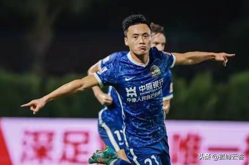 河南队新赛季球员确认，三十二人进入一线队，陈克强无缘大名单！
今天河南队在渑池仙