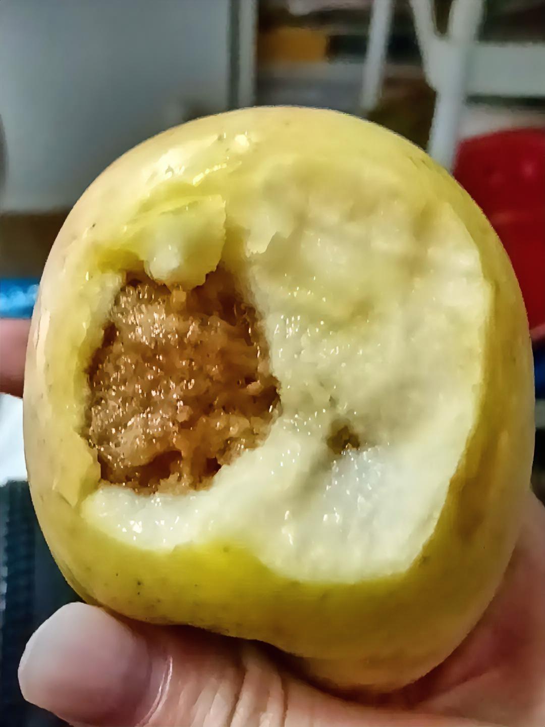 吃个苹果给我悟出了道理[捂脸]苹果烂了可以扔，人心凉了难回头，一个苹果🍎，看着