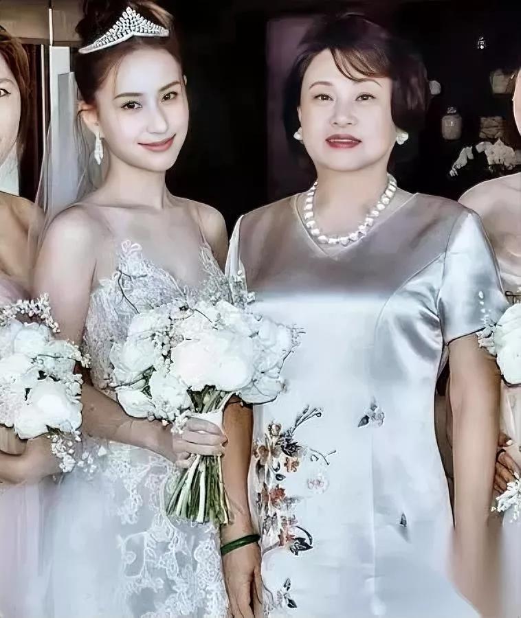 说句实在话

我要是陈婉珍

第一件事就是劝何超莲赶紧离婚。

真不是窦骁有啥问