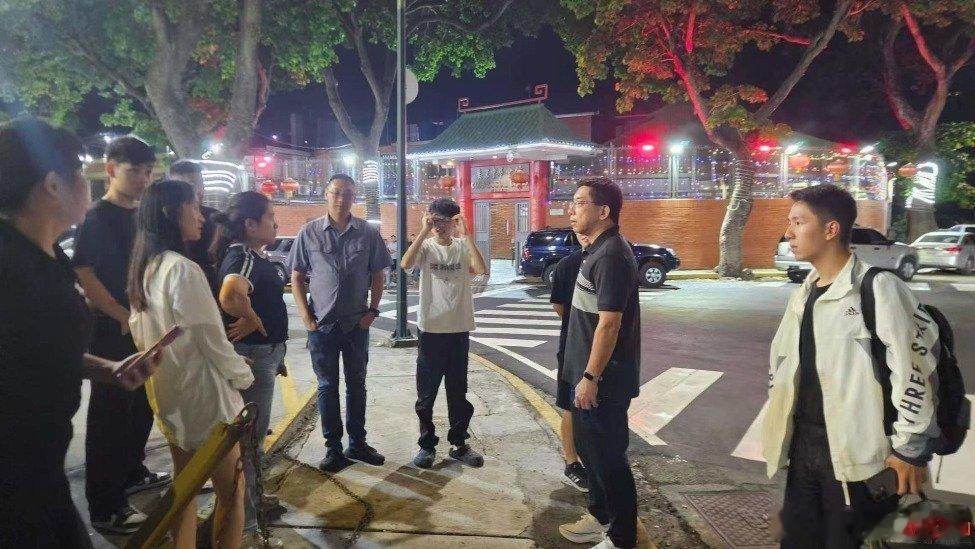 凤凰新闻【“据信已有约10名华人遇难，包括一名13岁女孩”】当地时间6月24日晚