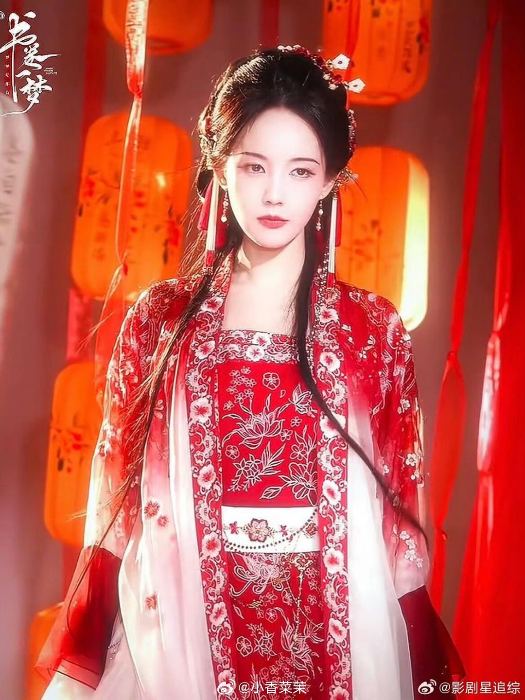 李一桐还跳呢出大事了红衣花瓣舞，柔媚眼神杀+行云流水动作，今晚锁定宋一梦，看舞担