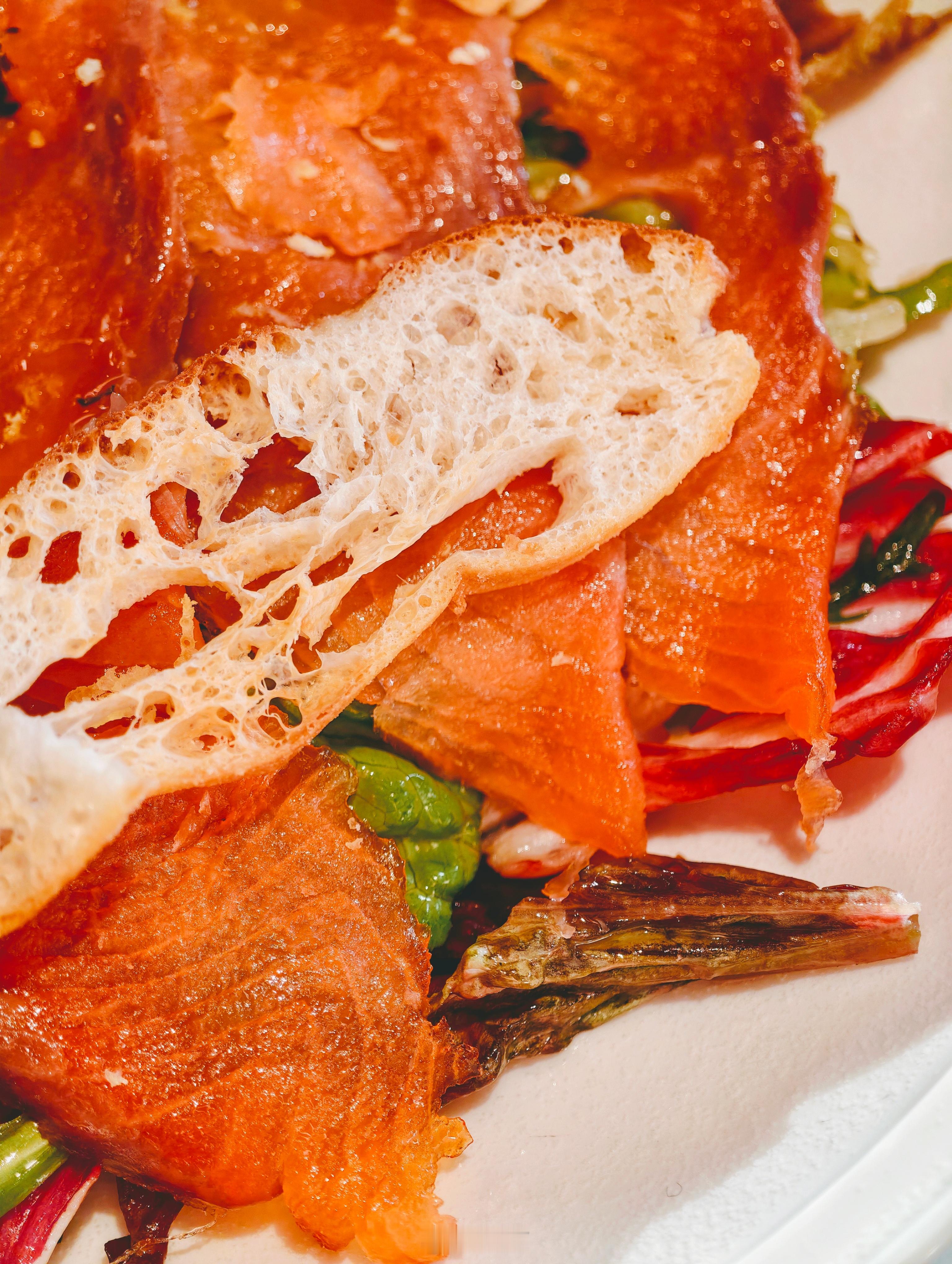 三里屯地区性价比最高的意大利小馆子了出品不错，餐厅环境也可，店内服务稍微欠点儿热