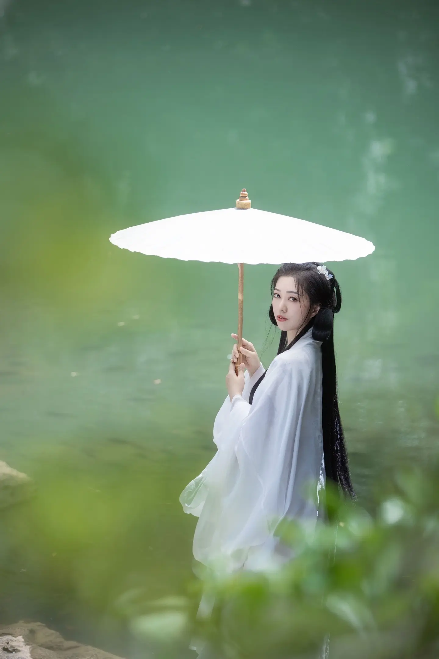 一种相思花自飘零水自流。