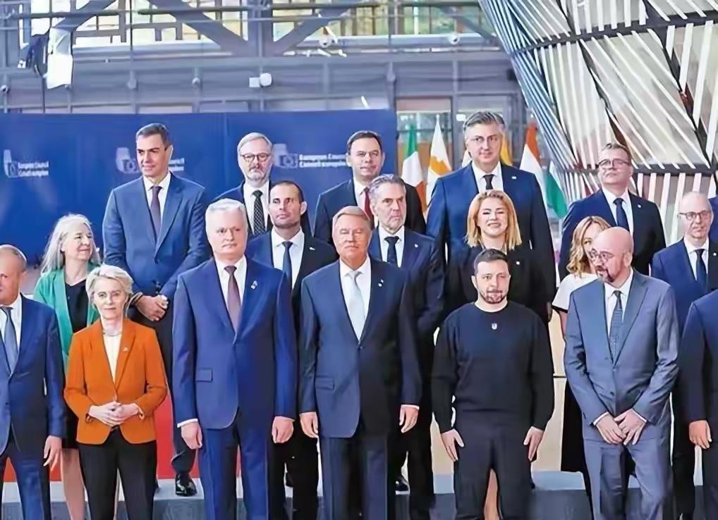 2025年末俄乌冲突：和平曙光难现，僵局为何难解？
 
2025年的最后几天，持