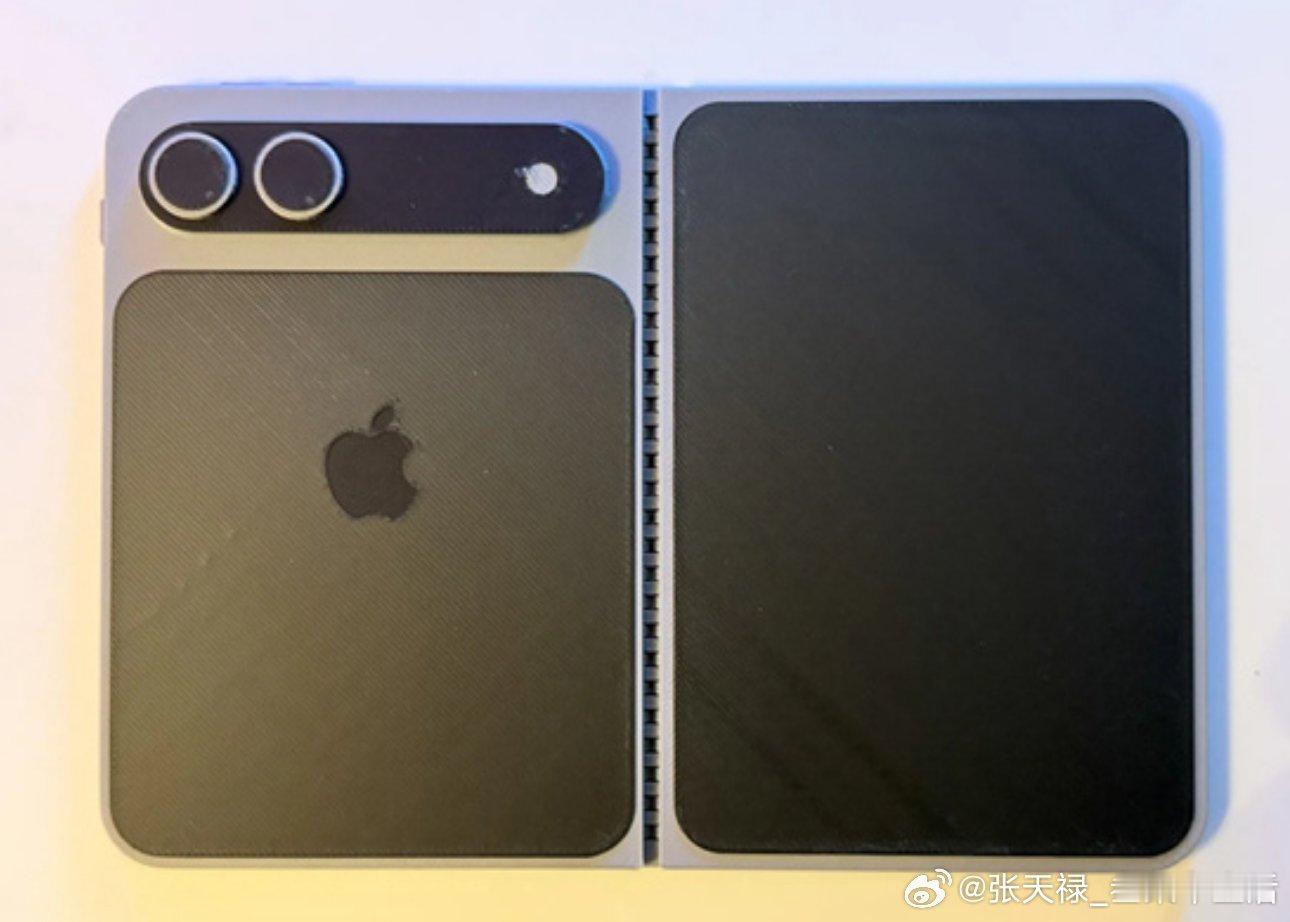 iPhoneFold机模出炉看上去很小巧，再加上苹果的做工，真机肯定是一款精致的