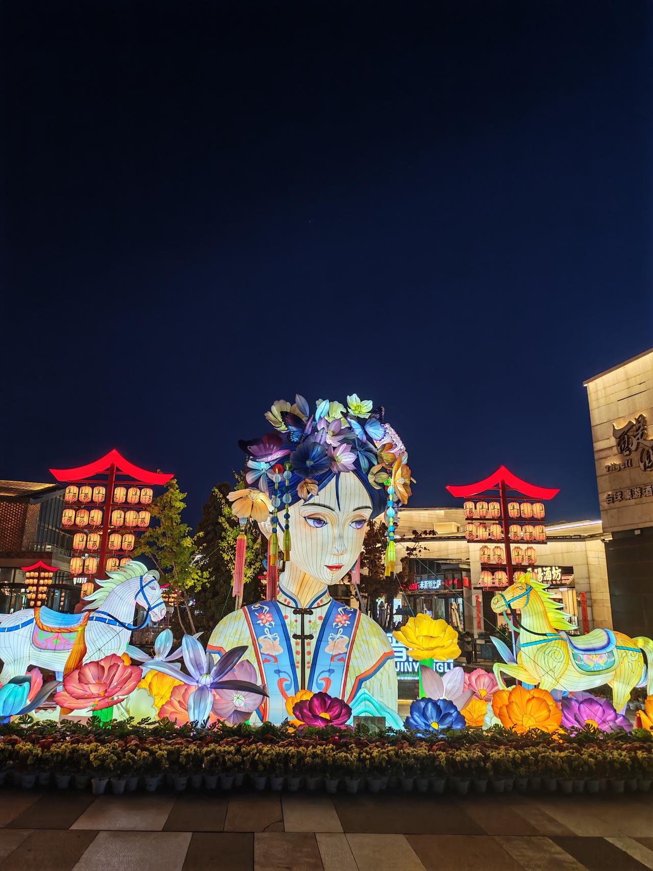 晒图笔记大赛太原·晋阳里，天气暖和了，游人也多起来了。