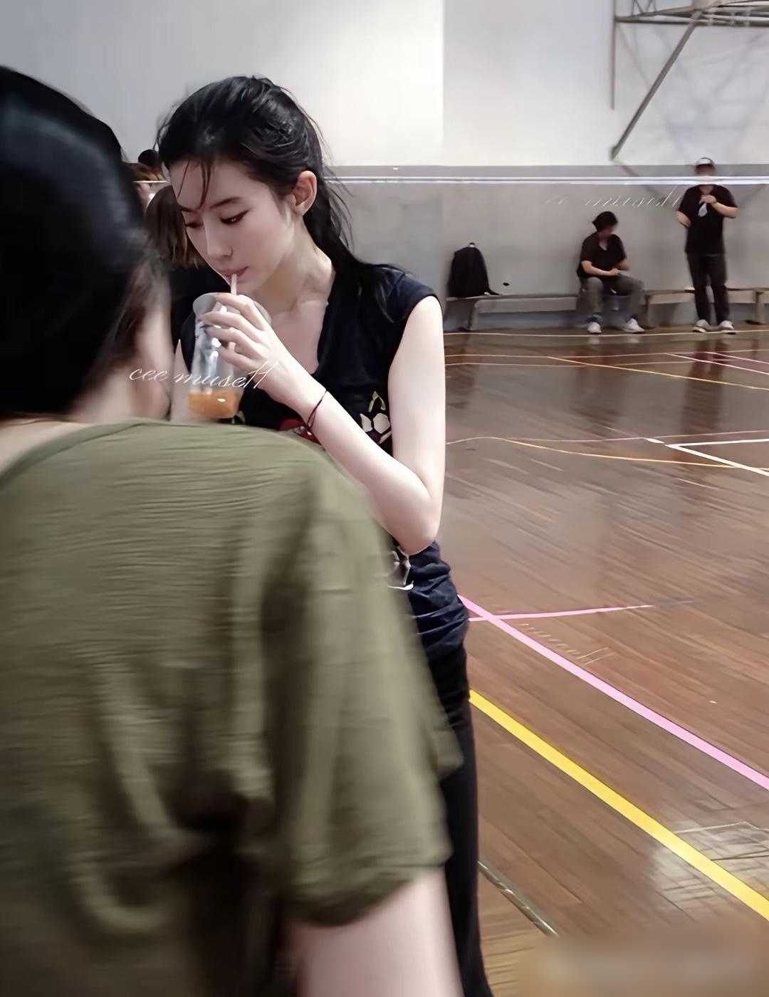 刘亦菲姐姐美得有点太超前了 
