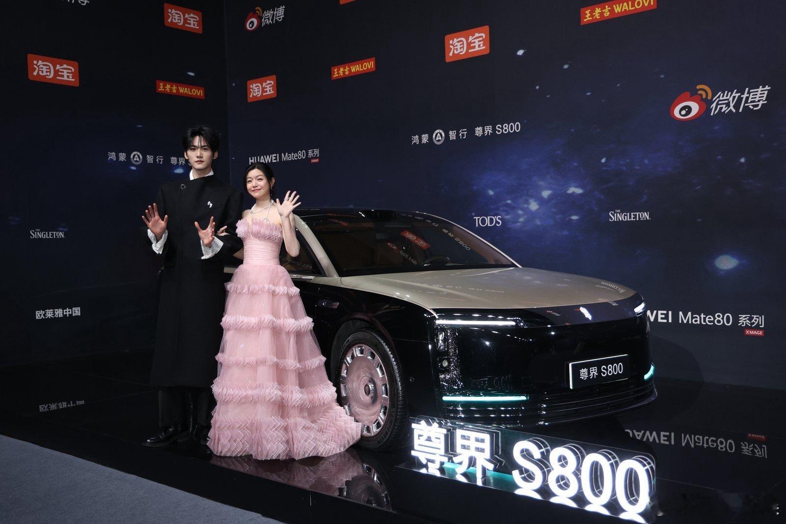 陈妍希周柯宇牵手这期是我定制的姐狗牵手出场！没有人看到周柯宇陈妍希这组照片能不绽