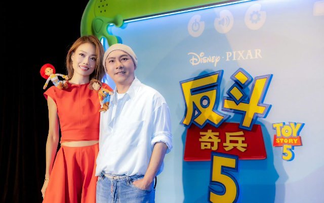 张卫健说"多少钱都愿意配，最怕被换掉"——这句话笑着说出来，却让我鼻子一酸。27