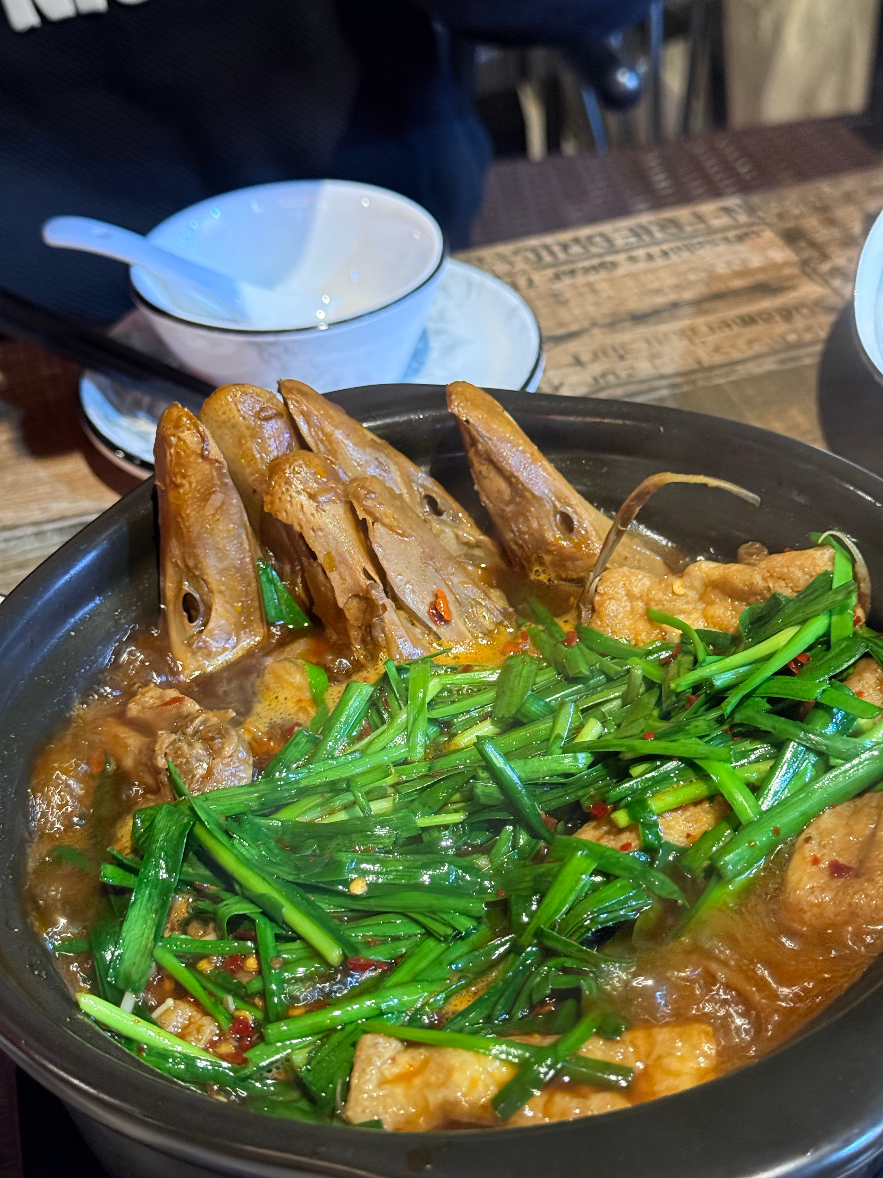 你们晚上吃什么？这衢州鸭头真好吃啊，就是太辣了😋 